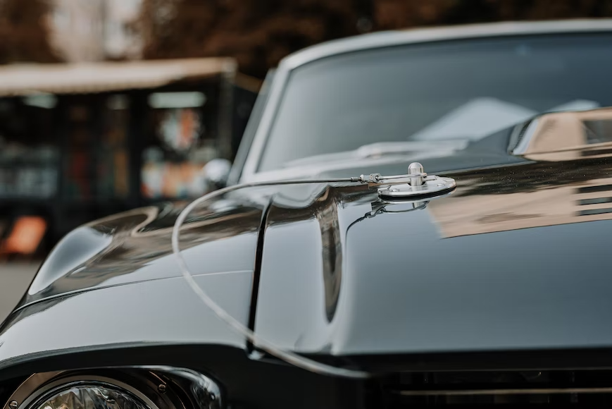 Shelby motorkap met clips