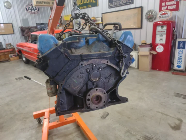 Shelby GT500 428 Police Interceptor engine scratch